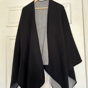 Reversible grey/black wrap